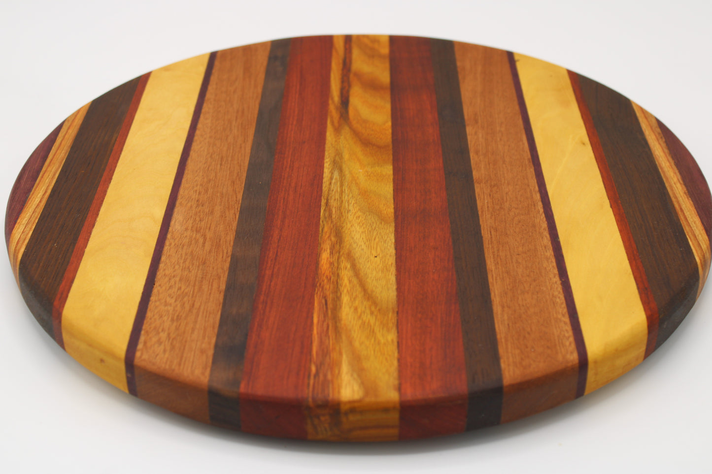 Round wood cutting in multiple colors