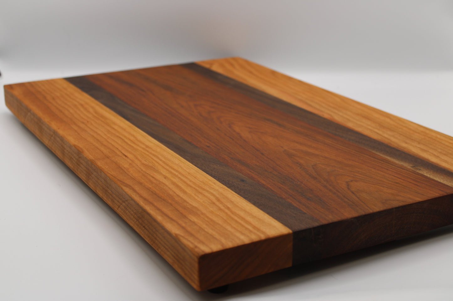 Hardwood cutting board with stripes