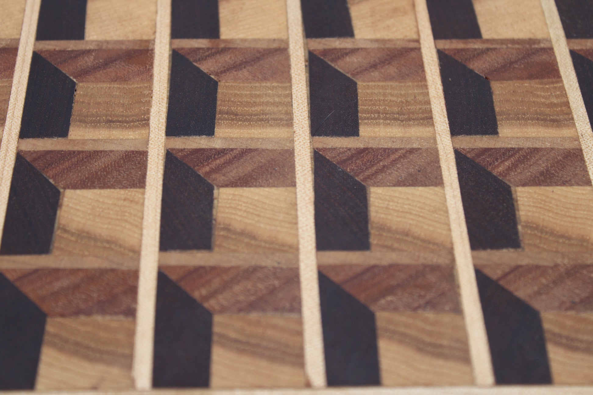 Wood cutting board with three dimensional design