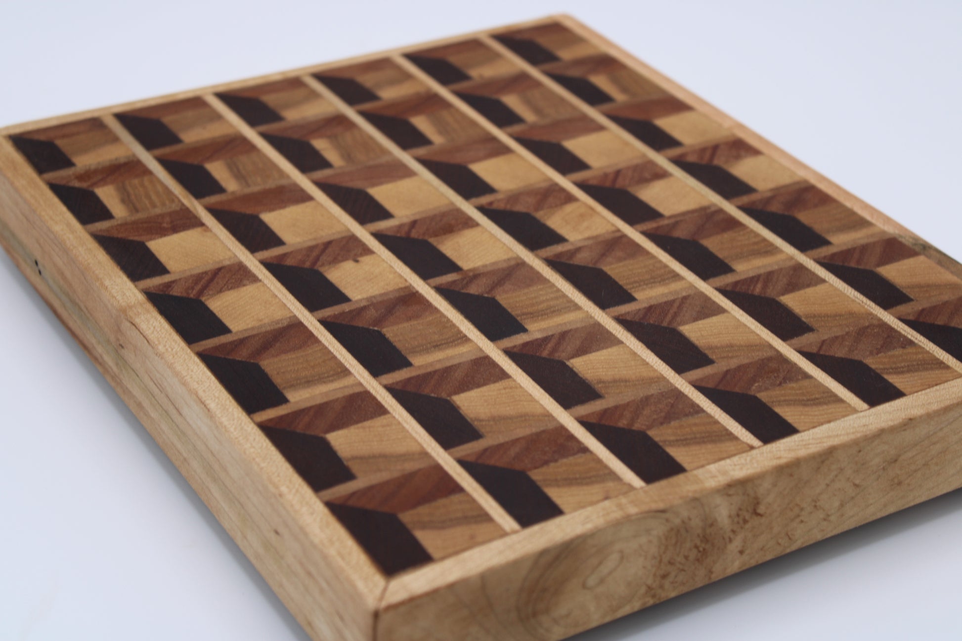Wood cutting board with three dimensional design