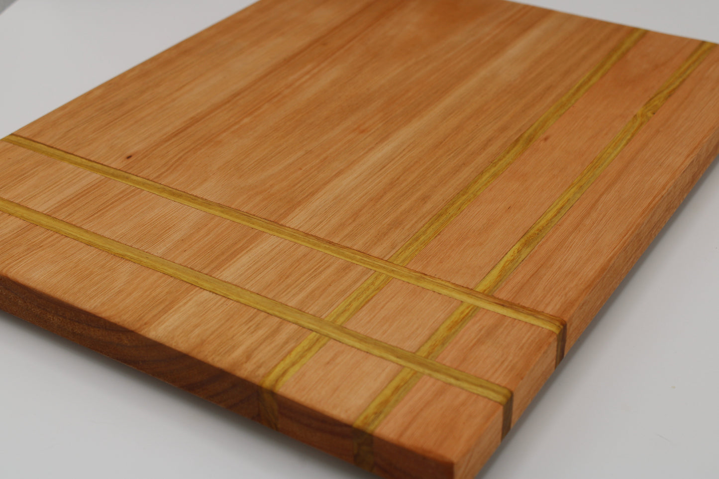 Wood cutting board with corner weave detail