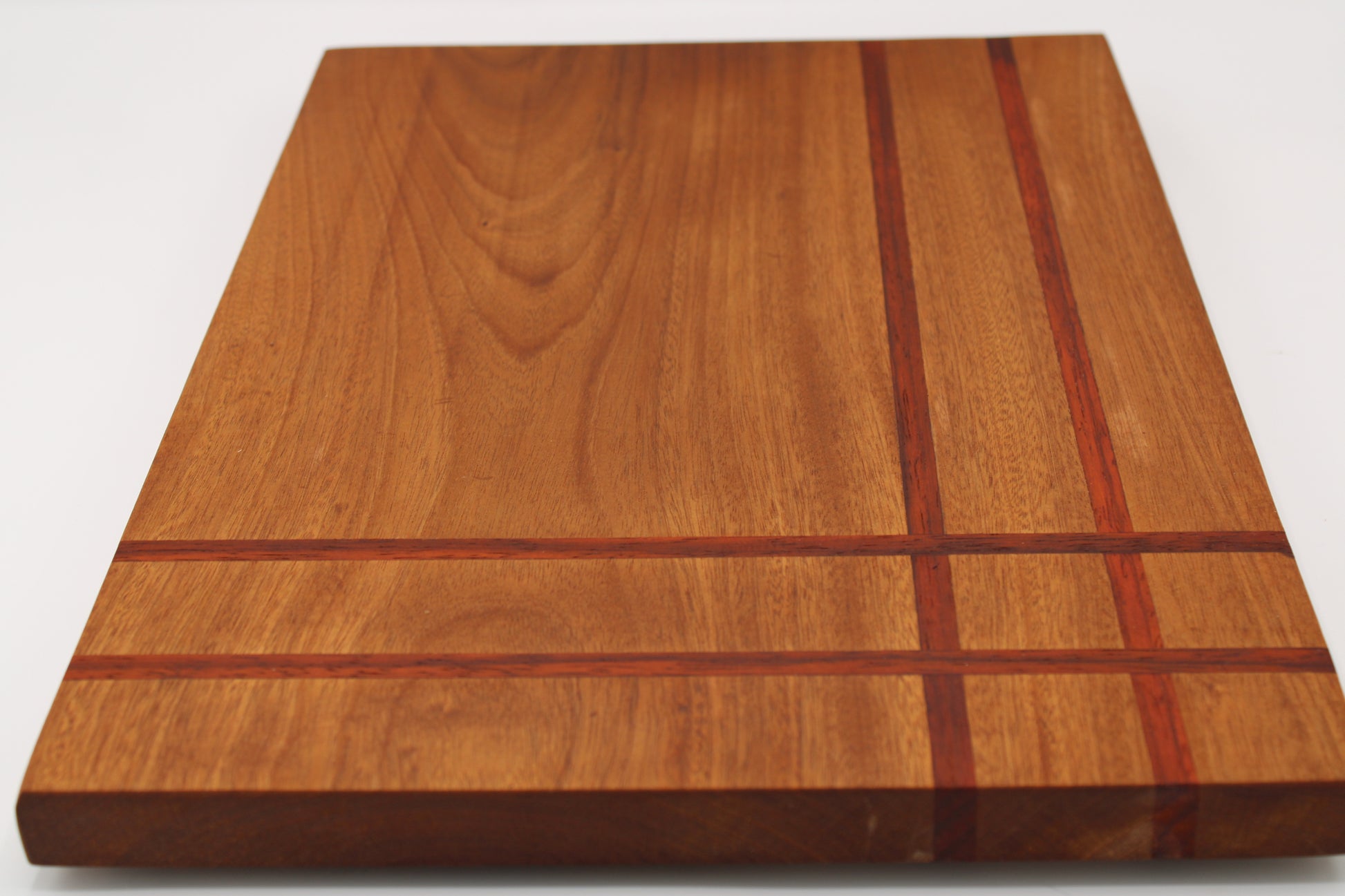 Wood cutting board with corner weave detail
