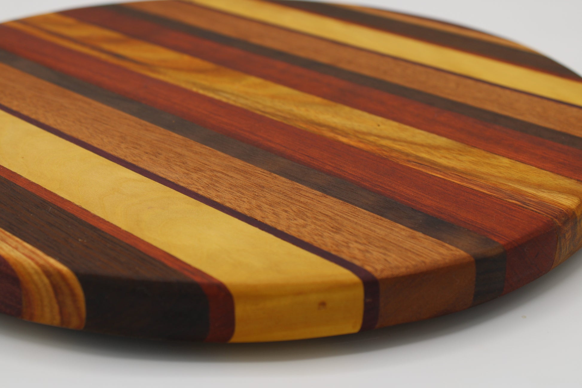 Round wood cutting in multiple colors